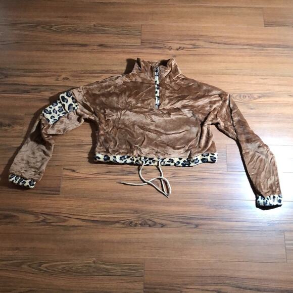 NEW Leopard Print Crop Top Pullover Half Zipper Size Medium - Picture 2 of 6